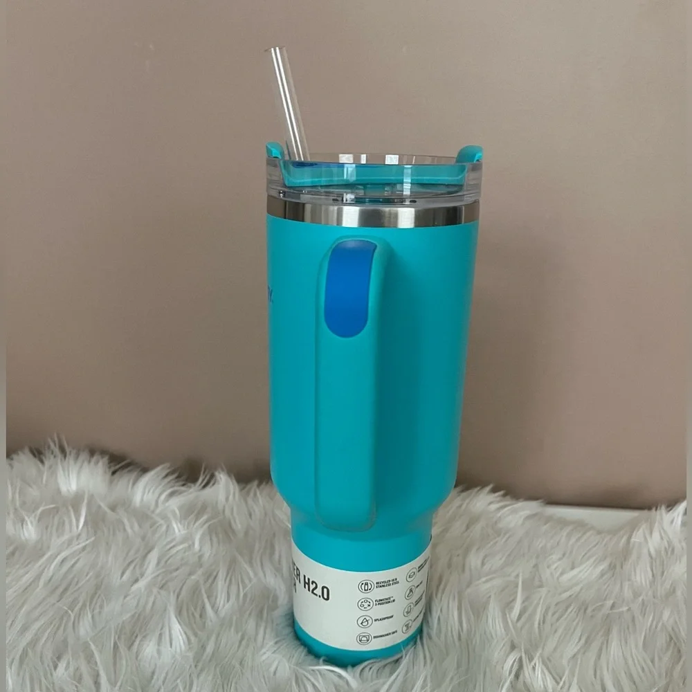 {Stanley} H2.0 FlowState Quencher Tumbler 40 oz in Aquamarine - NWT